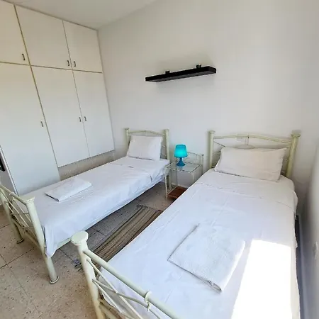 2 Bedroom Townhouse, Close To Paphos Harbour, Use Of Onsite Facilities Екстер'єр фото