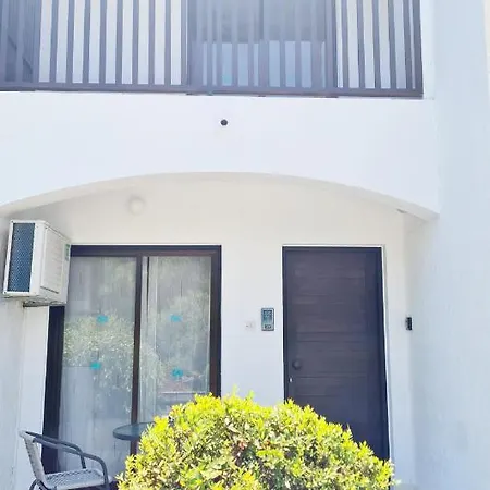 2 Bedroom Townhouse, Close To Paphos Harbour, Use Of Onsite Facilities Екстер'єр фото