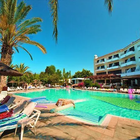 2 Bedroom Townhouse, Close To Paphos Harbour, Use Of Onsite Facilities Екстер'єр фото