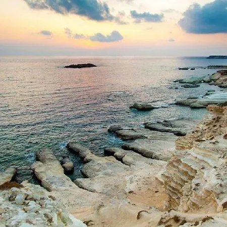 2 Bedroom Townhouse, Close To Paphos Harbour, Use Of Onsite Facilities Екстер'єр фото