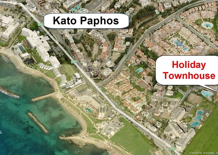2 Bedroom Townhouse, Close To Paphos Harbour, Use Of Onsite Facilities
