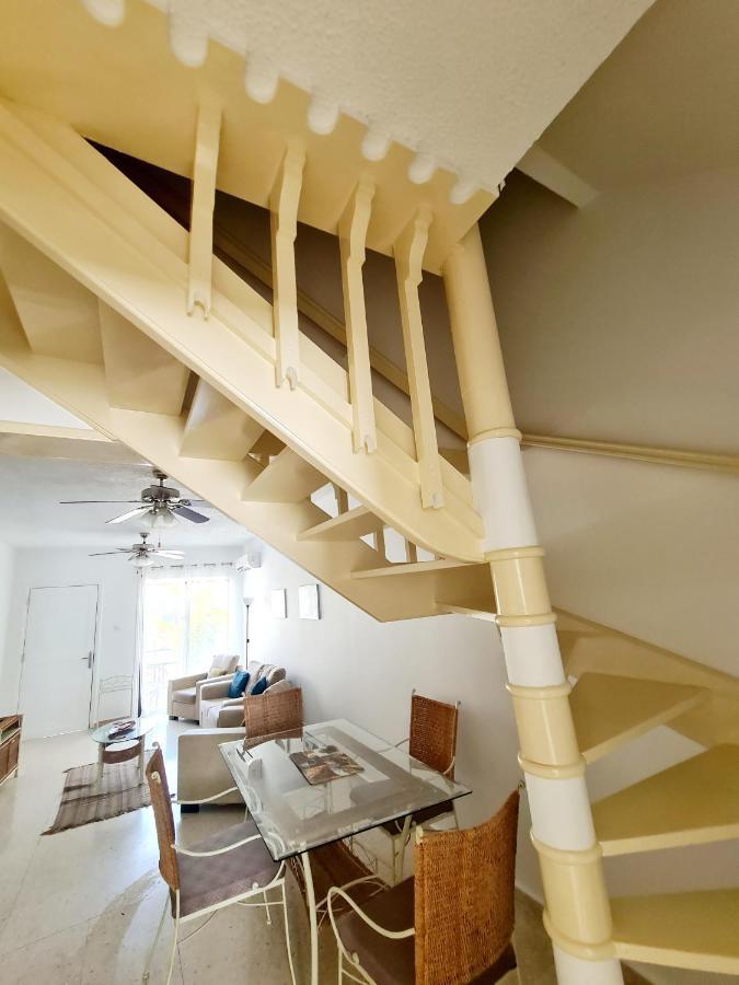 Apartment 2 Bedroom Townhouse, Close To Harbour, Use Of Onsite Facilities *