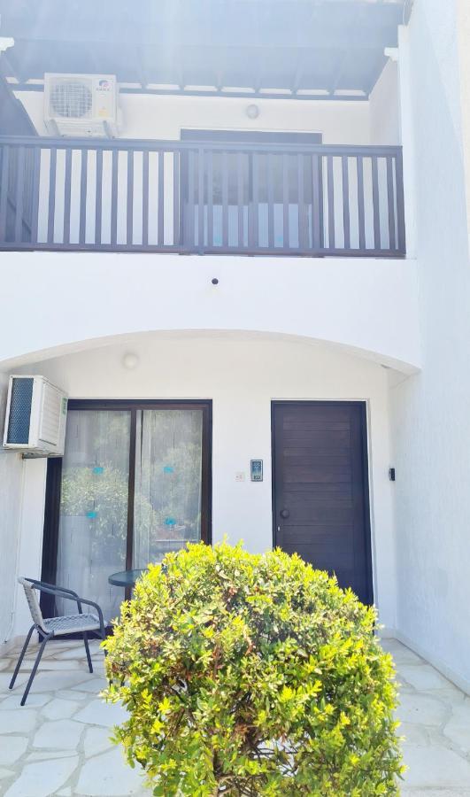 Apartment 2 Bedroom Townhouse, Close To Harbour, Use Of Onsite Facilities *