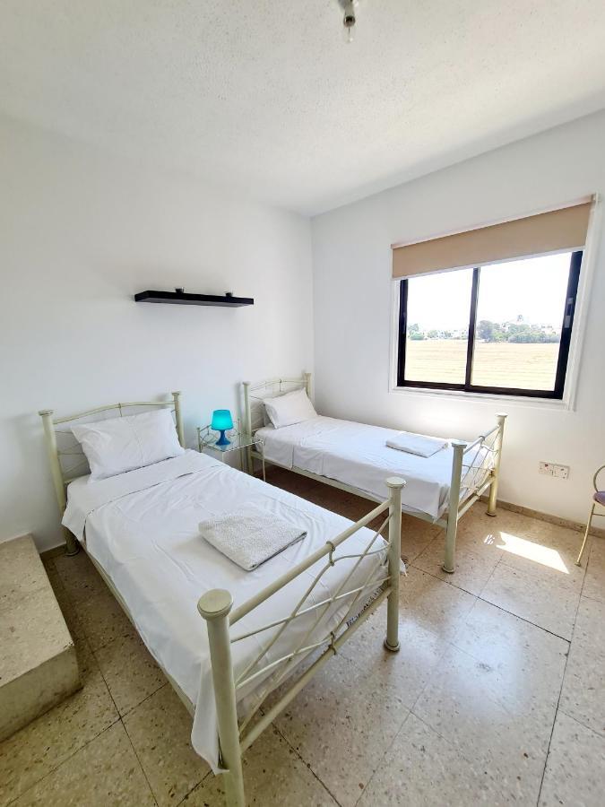 Apartment 2 Bedroom Townhouse, Close To Harbour, Use Of Onsite Facilities Paphos